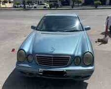 Mercedes E 220, 2000 il