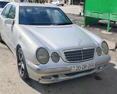 Mercedes E240, 2000 il