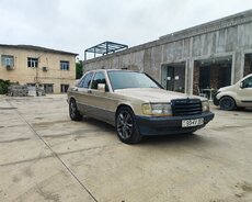 Mercedes 190, 1990 il