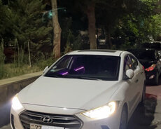Hyundai Elantra, 2018 il
