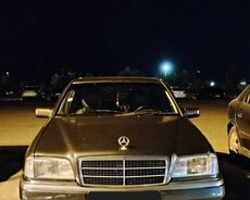 Mercedes Satılır Mercedes-Benz W202 (çeşka), Avtomobil sadə 2.0 motor, 1994 il