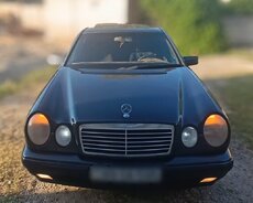 Mercedes E200, 1999 il