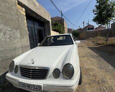 Mercedes E 220, 2002 il