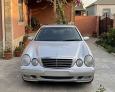 Mercedes E 220, 2001 il