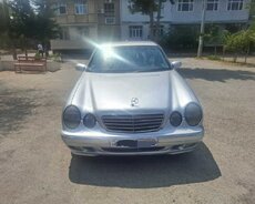 Mercedes E 220, 2000 il