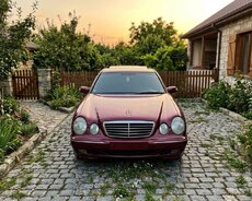 Mercedes E220, 2001 il
