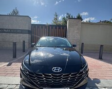 Hyundai Elantra, 2022 il