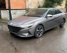 Hyundai Elantra, 2022 il